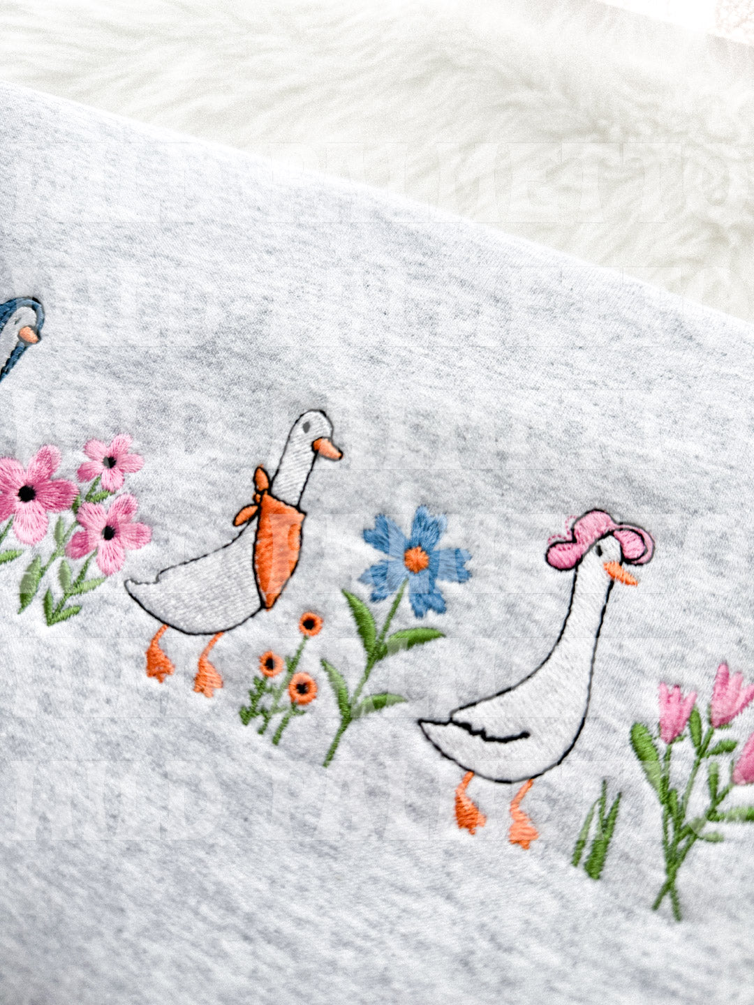 SPRING GOOSE EMBROIDERED SWEATSHIRT