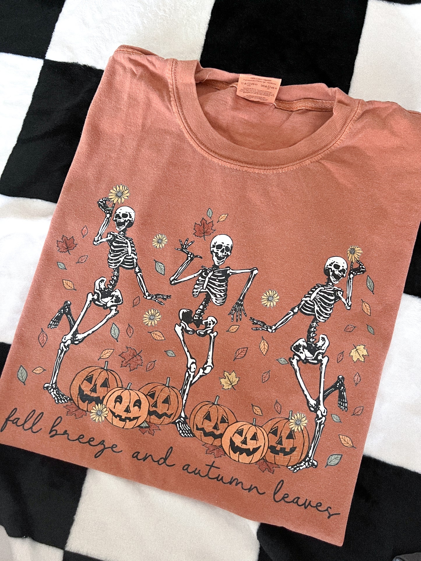 FALL BREEZE SKELLIES TEE