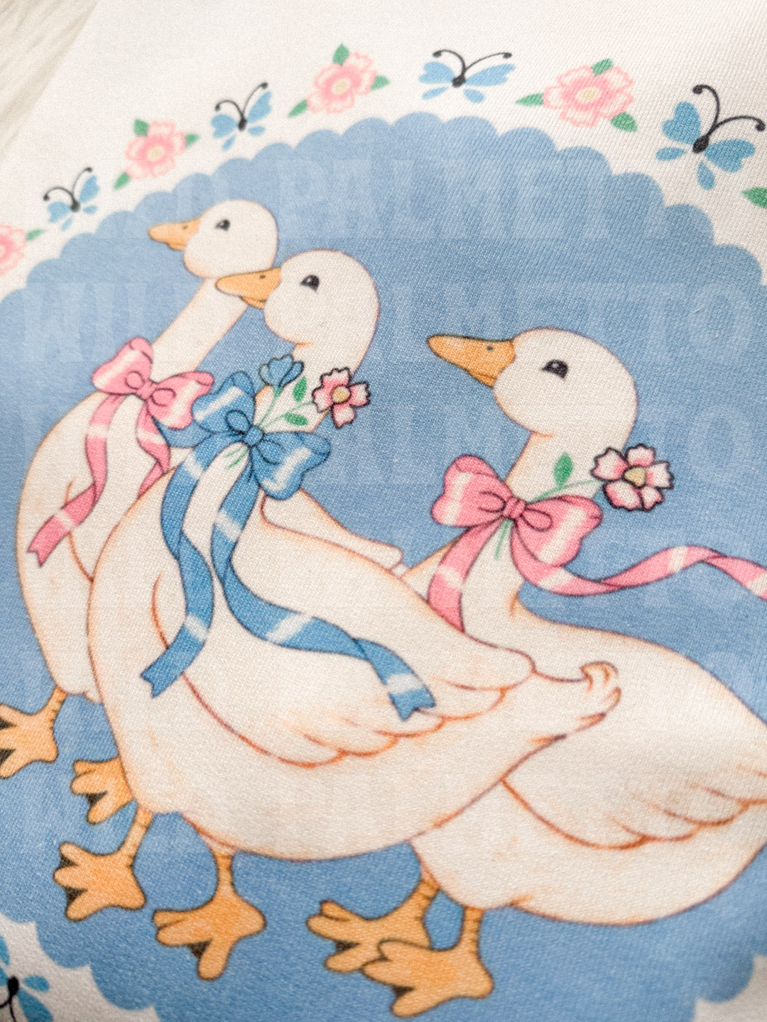 THRIFTED GEESE SWEATSHIRT