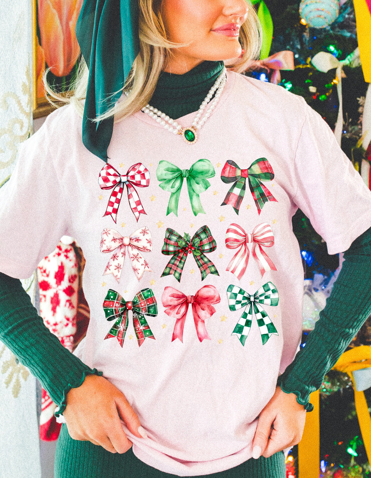 CHRISTMAS BOWS TEE