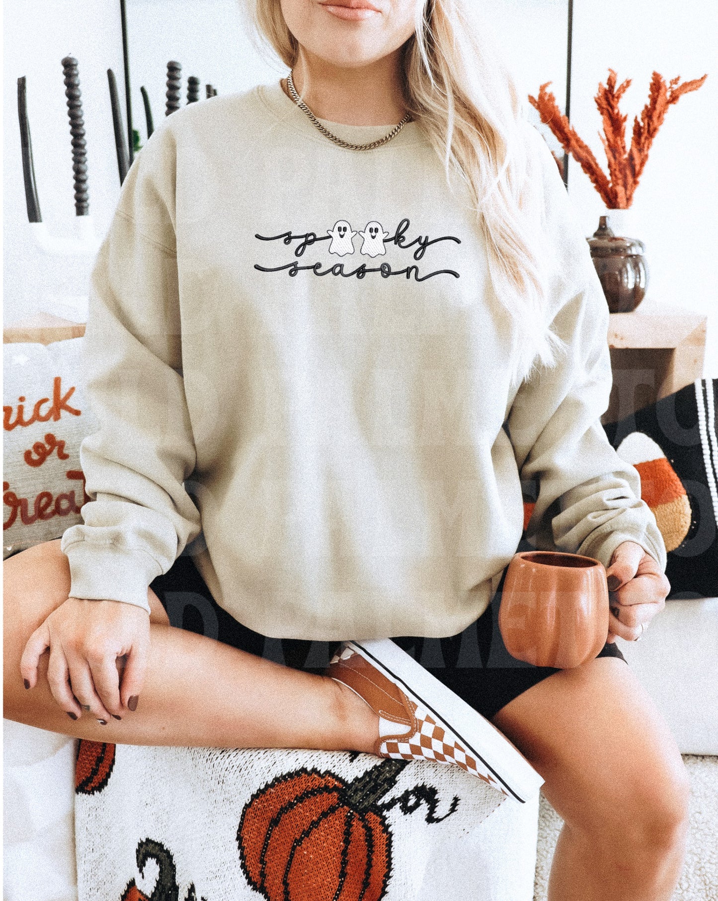 SPOOKY SEASON GHOSTS EMBROIDERED SWEATSHIRT