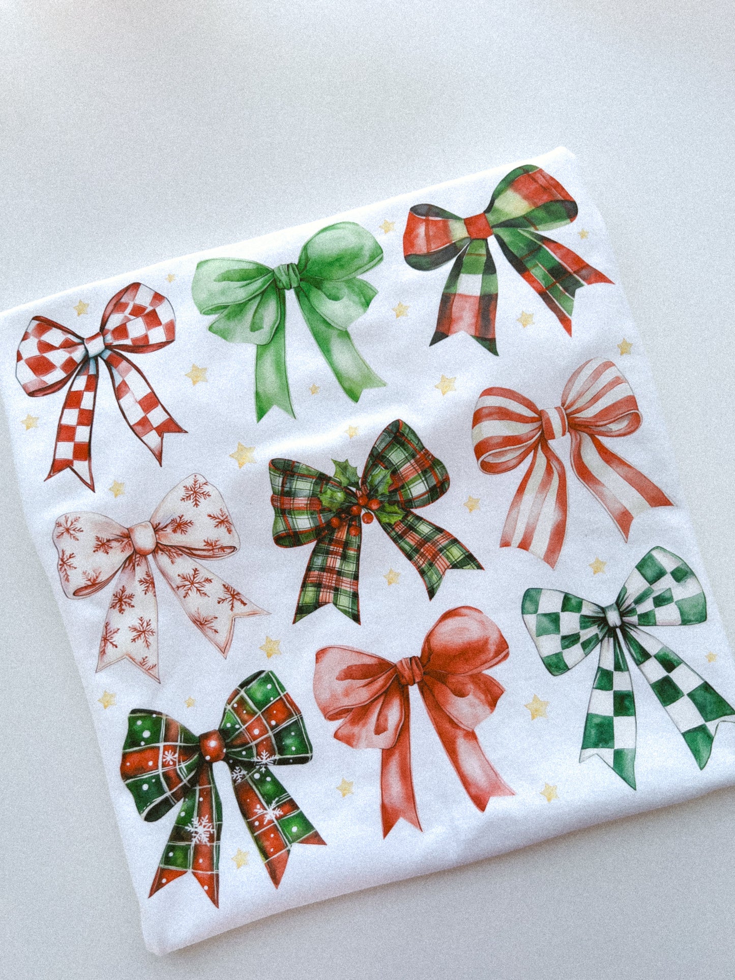 CHRISTMAS BOWS TEE