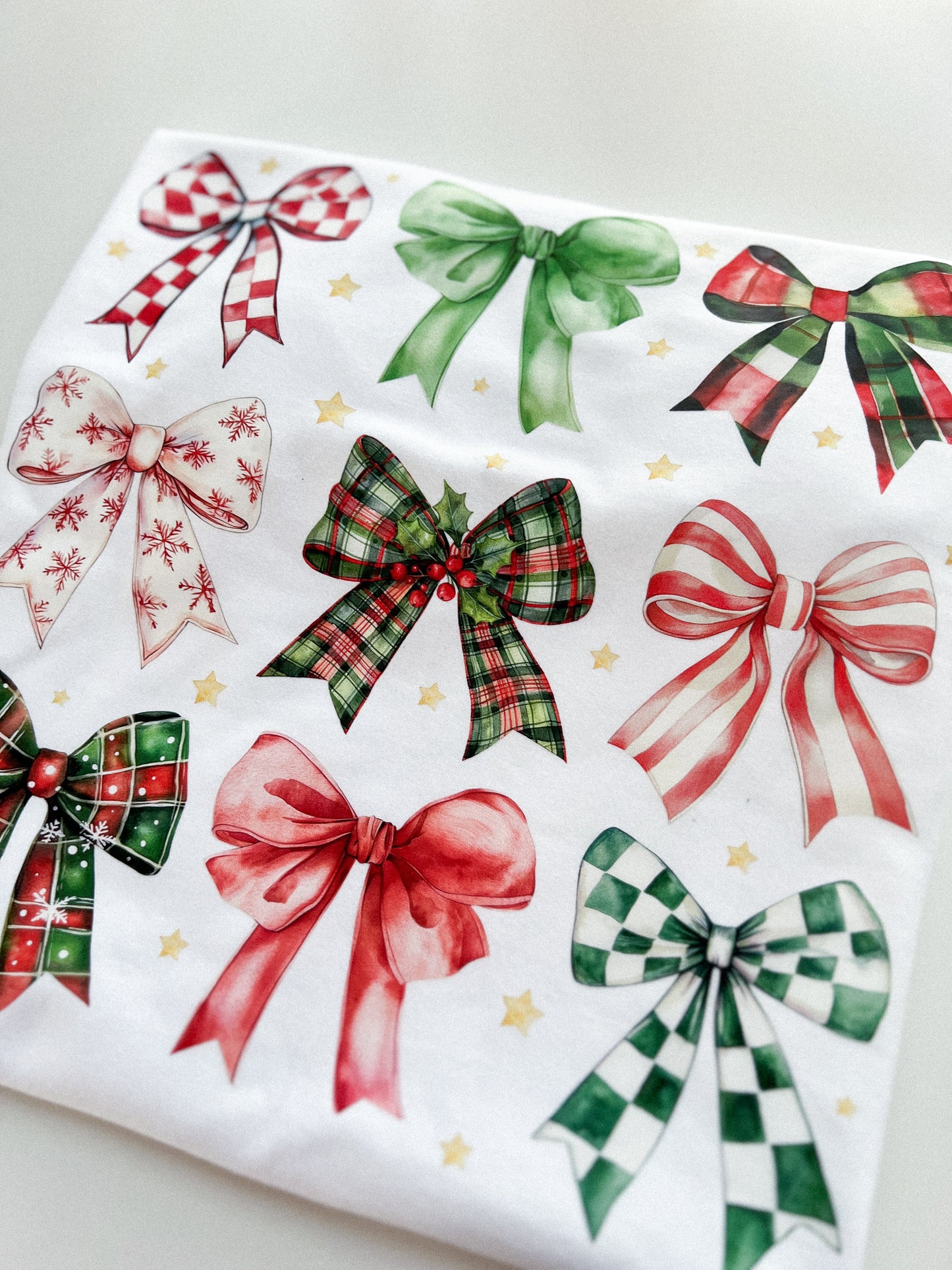 CHRISTMAS BOWS TEE