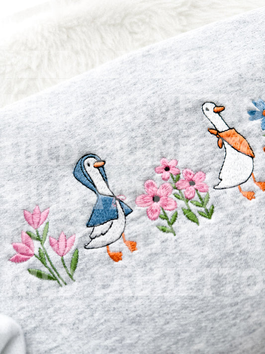SPRING GOOSE EMBROIDERED SWEATSHIRT