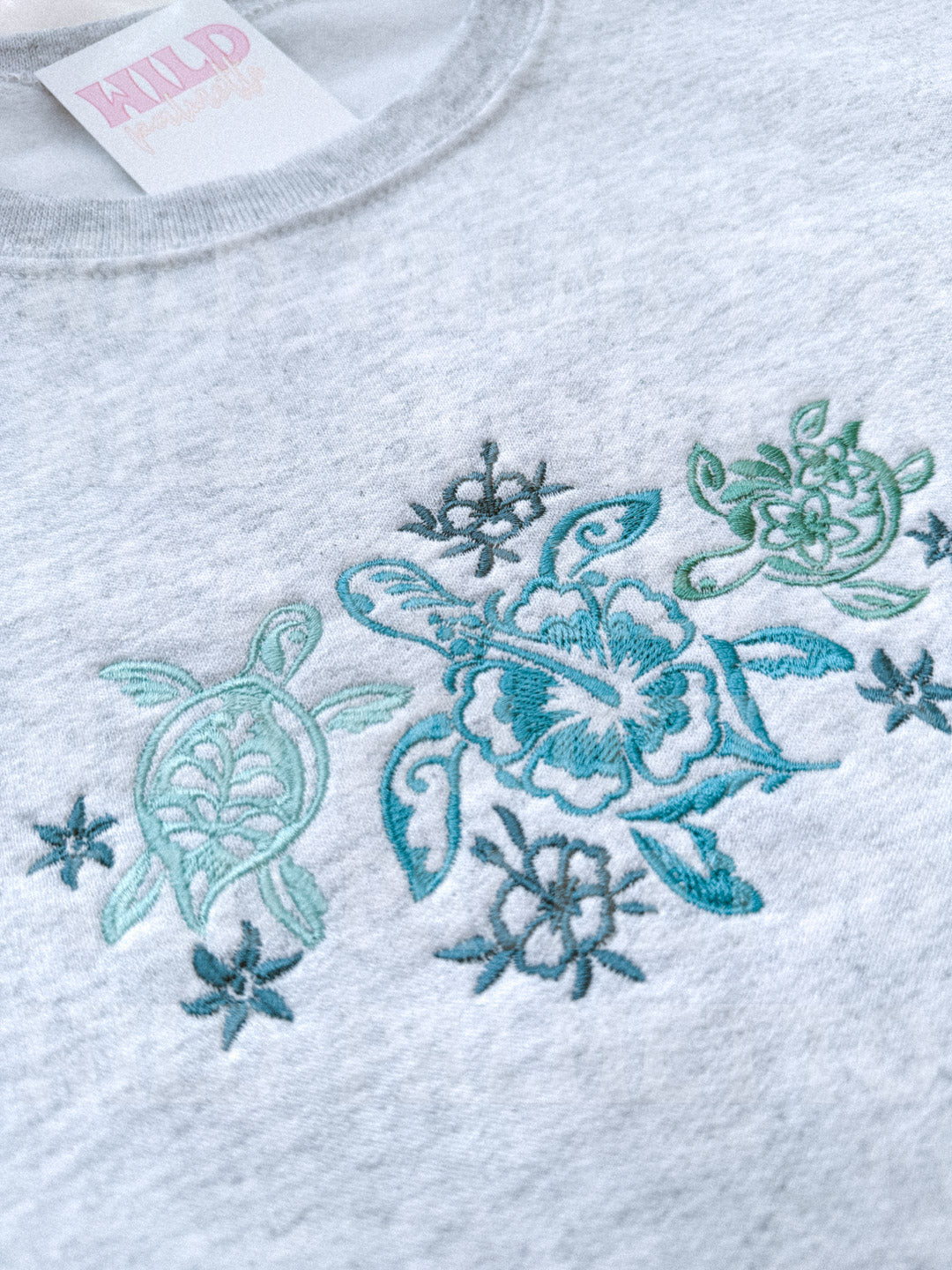SEA TURTLES EMBROIDERED SWEATSHIRT