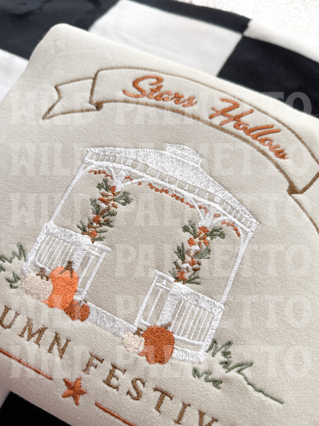 STARS HOLLOW AUTUMN FESTIVAL EMBROIDERED SWEATSHIRT