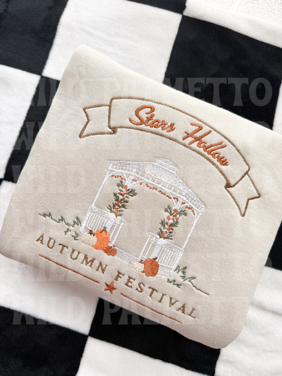 STARS HOLLOW AUTUMN FESTIVAL EMBROIDERED SWEATSHIRT