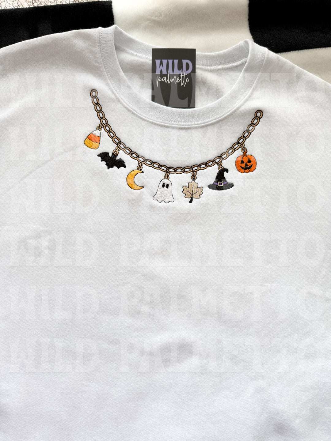 HALLOWEEN NECKLACE EMBROIDERED SWEATSHIRT