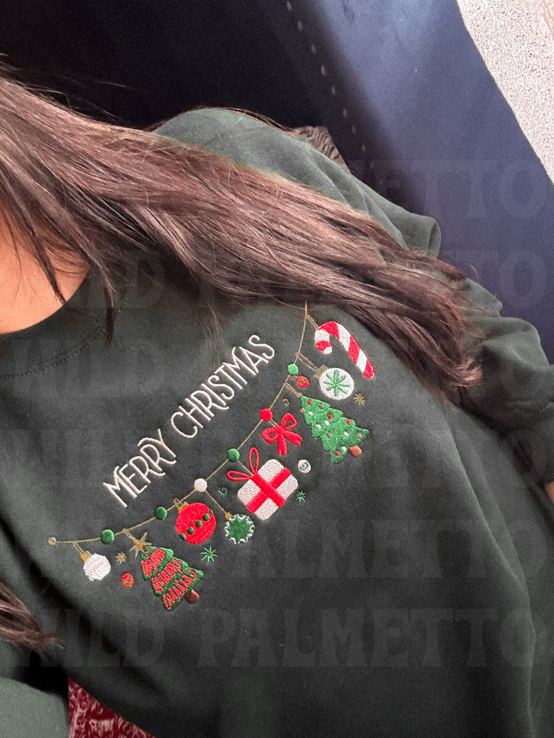 MERRY CHRISTMAS GARLAND EMBROIDERED SWEATSHIRT