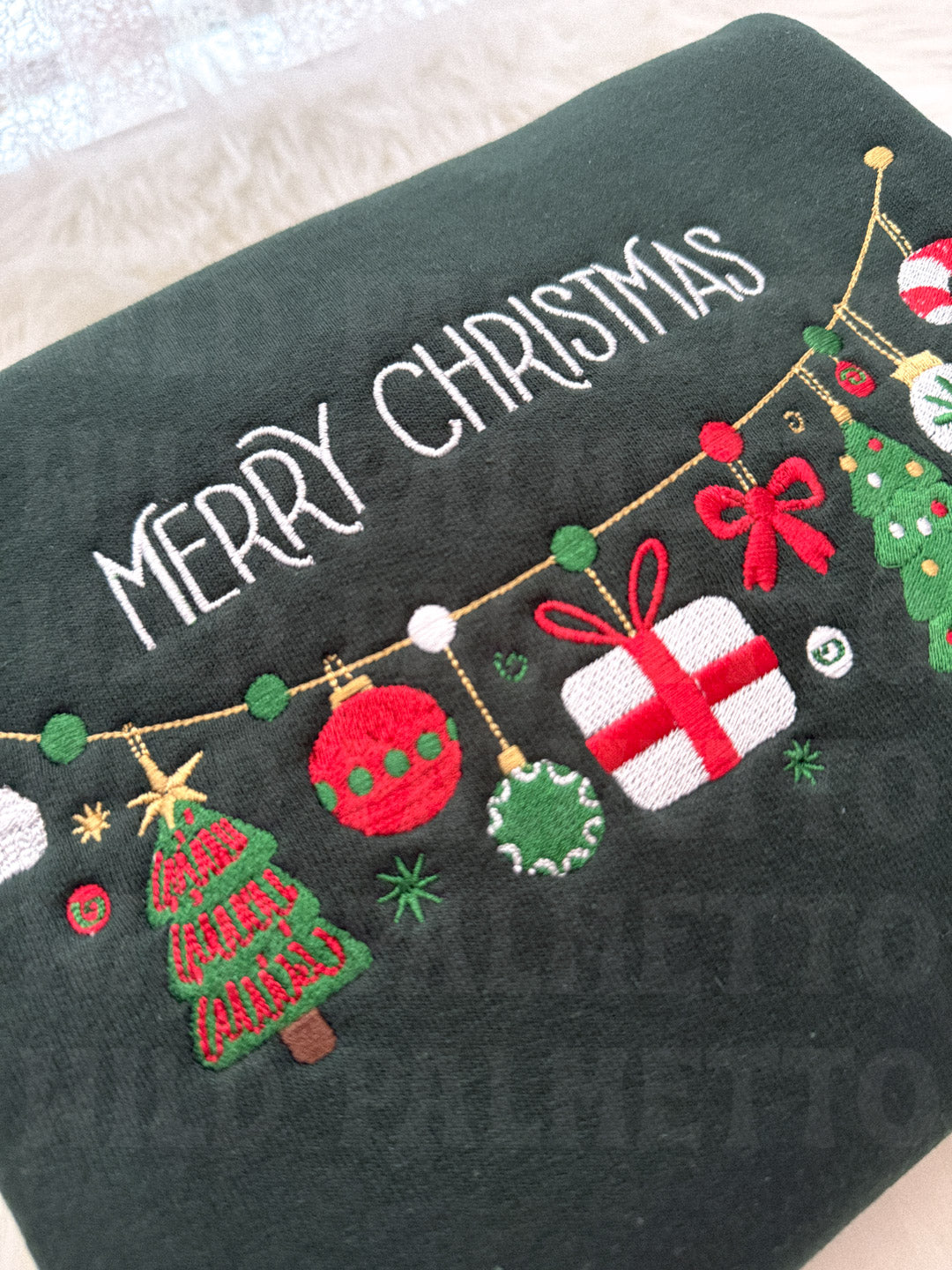 MERRY CHRISTMAS GARLAND EMBROIDERED SWEATSHIRT